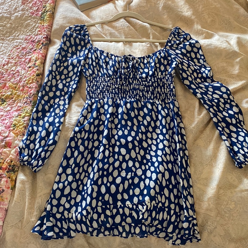 Blue and white mini dress with long sleeves